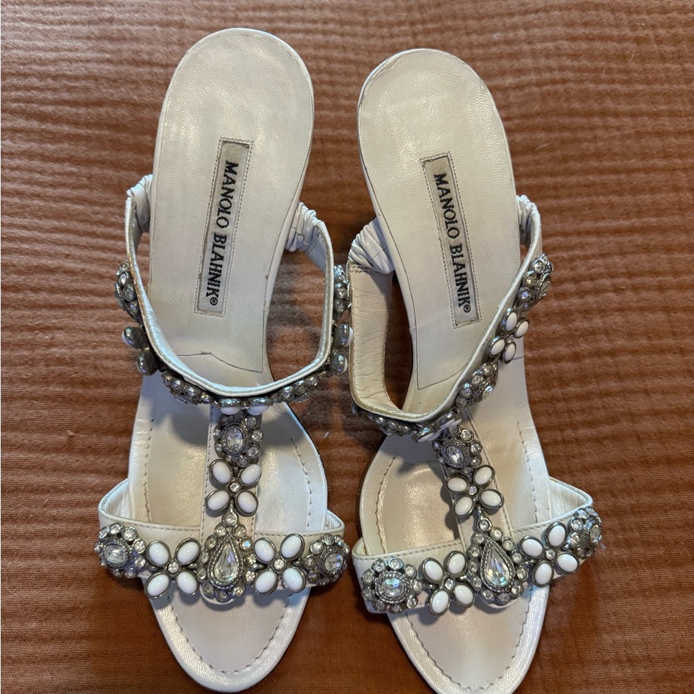 Manolo Blahnik White Jeweled Heel – Size 38 (US 7)